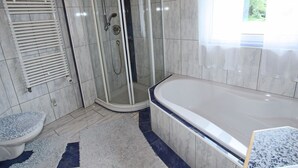 Chalet | Bathroom | Combined shower/tub, towels - Cozy Chalet With Balcony in Imst (Imst)