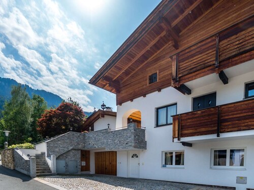 Spacious Apartment in Kitzbuhel near Ski Lift