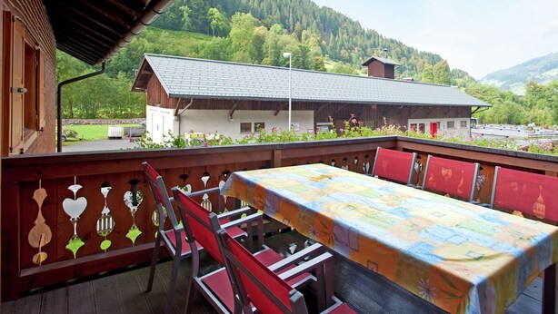 Balcony - Cozy Apartment with Sauna near Ski Area in Silbertal (Silbertal)