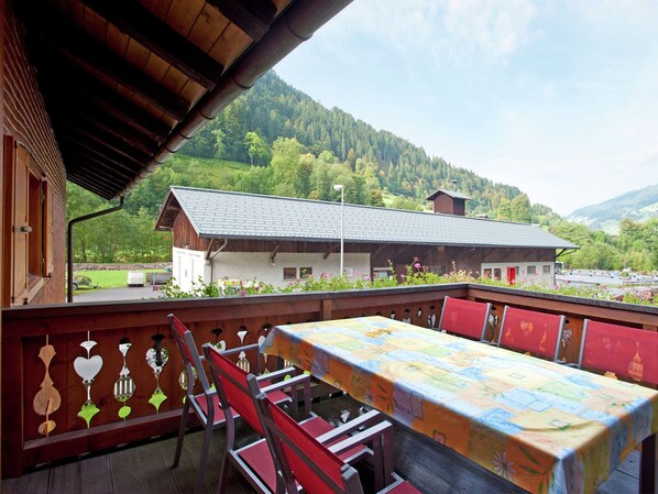 Apartment | Balcony - Cozy Apartment with Sauna near Ski Area in Silbertal (Silbertal)