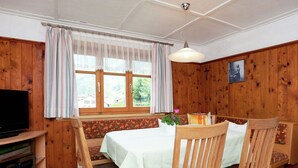 Dining - Cozy Apartment with Sauna near Ski Area in Silbertal (Silbertal)
