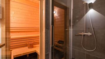 Chalet | Bathroom | Shower