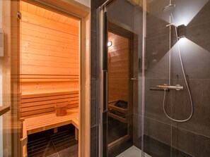 Chalet | Bathroom | Shower