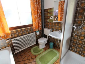Apartment | Badezimmer | Badewanne, Handtücher