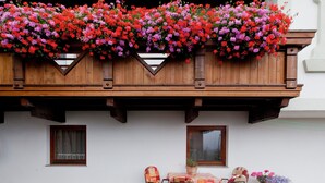 Balcony - Spacious Apartment near Ski Area in Längenfeld (Laengenfeld)