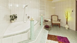 Shower, towels - Spacious Apartment near Ski Area in Längenfeld (Laengenfeld)