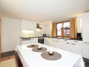 Fridge, microwave, oven, dishwasher - Spacious Cottage in Au Near Ski Area (Au)