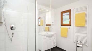 Shower, towels