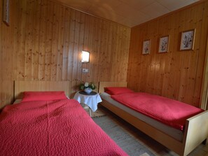 4 bedrooms, individually furnished, cribs/infant beds, bed sheets - Spacious Cottage in Au Near Ski Area (Au)