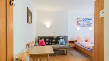 Apartment | Dining