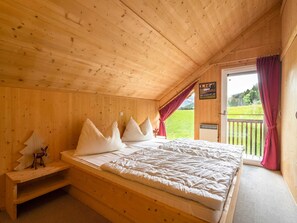 Chalet | 4 kamar tidur dan dilengkapi dengan perabotan berbeda-beda