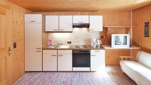 Private kitchen | Coffee/tea maker, oven, dishwasher