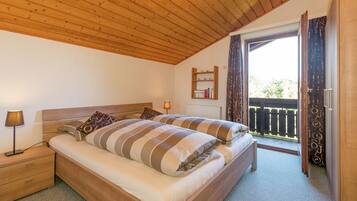 3 bedrooms, individually furnished, bed sheets