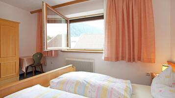 Apartemen | 3 kamar tidur dan dilengkapi dengan perabotan berbeda-beda