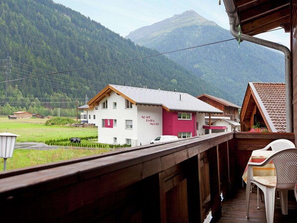View from property - Apartment in Pettneu Near St. Anton Ski Slopes (Pettneu am Arlberg)
