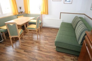 Dining - Cozy Holiday Home in Carinthia near Ski Area (Bad Kleinkirchheim)