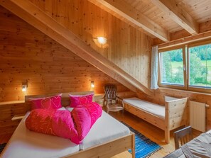 Huoneisto | 2 makuuhuonetta, yksilöllisesti kalustettu, vuodevaatteet