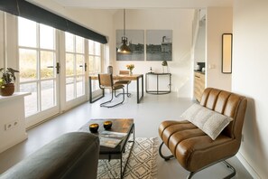 Deluxe Studio | Living area