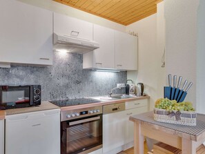 Apartment | Private kitchen - Vibrant Apartment near Ski Area in Fiss (Fiss)