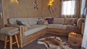 Chalet | Living area