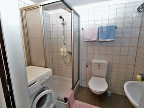 A compact bathroom with a shower, toilet, and washing machine. - Quiet Holiday Home Near ski Resort (Neuhaus)
