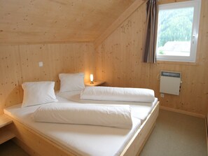 Chalet | 4 bedrooms, individually furnished - Chalet Hohentauern by Ski Lift (Hohentauern)