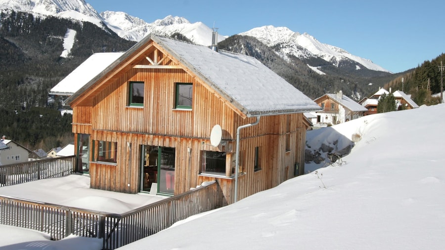 滑雪缆车旁的霍恩陶恩小木屋