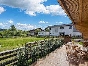 Chalet | Exterior - Cozy Holiday Home in Finkenstein near Lake (Finkenstein am Faaker See)