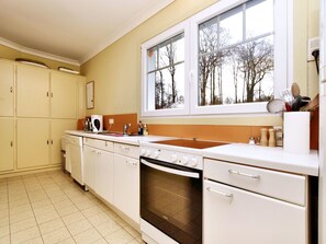 Coffee/tea maker, fridge, microwave, oven - Large Detached House Surrounded by Nature (Tenneville)