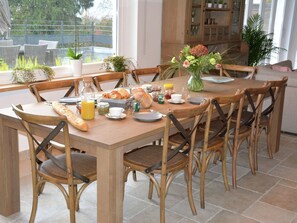 Chalet | Dining - Stunning Family Gite Retreat (Stoumont)