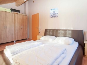Chalet | 2 bedrooms, individually furnished, iron/ironing board, bed sheets - Spacious Chalet near Ski Slopes in Kotschach-Mauthen (Kotschach-Mauthen)