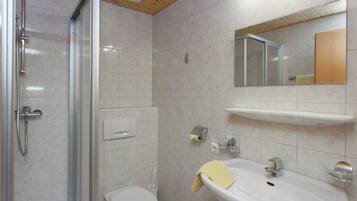 Apartment | Bathroom