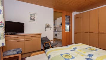 Apartment | 1 bedroom, individually furnished, bed sheets