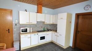 House | Private kitchen | Fridge, microwave, oven, dishwasher - Elite Mansion in Hermagor-pressegger See With Garden (Gitschtal)