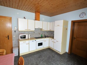 House | Private kitchen | Fridge, microwave, oven, dishwasher - Elite Mansion in Hermagor-pressegger See With Garden (Gitschtal)