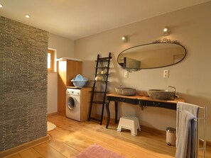 Cottage | Kamar mandi | Shower