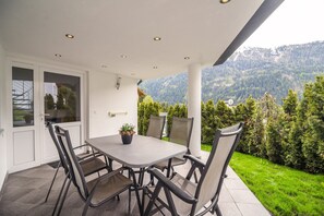Garden - Apartment in Strengen Near Ski Bus (Strengen)