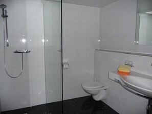 Apartment | Badezimmer | Dusche
