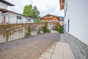 Garden - Modern Apartment in Brixen im Thale Near Ski Area (Brixen im Thale)