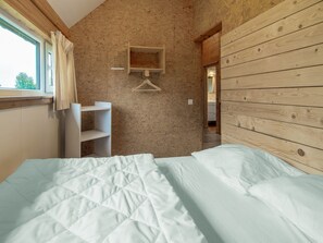 6 bedrooms, individually furnished, bed sheets - High Fens Nature & Sauna Stay (Waimes)