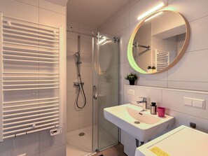 Bathroom - Mountain View Apartment in Bad Kleinkirchheim near Ski Area (Reichenau)