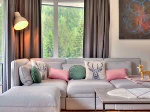 Apartment | Living room | TV - Mountain View Apartment in Bad Kleinkirchheim near Ski Area (Reichenau)