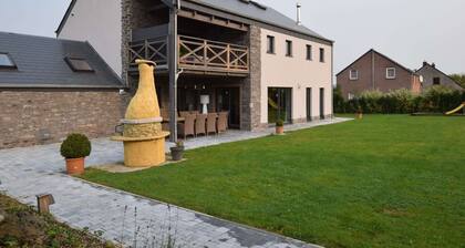 Grandeur Villa with Sauna & Hot Tub in Durbuy