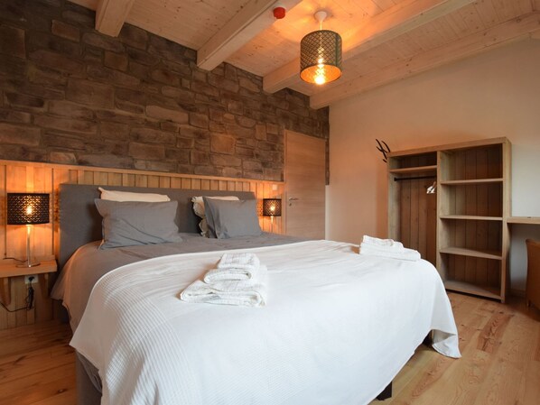 Villa | 4 bilik tidur, dilengkapkan perabot secara berasingan, cadar katil 