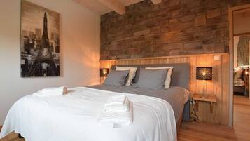 Villa | 4 bedrooms, individually furnished, bed sheets