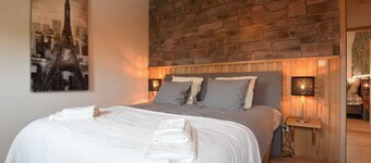 Grandeur Villa with Sauna & Hot Tub in Durbuy