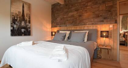 Grandeur Villa with Sauna & Hot Tub in Durbuy