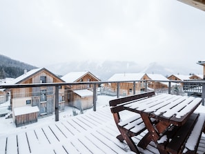 Balcony - Opulent Wooden Chalet in Hohentauern with Infrared Sauna & Hot Tub (Hohentauern)
