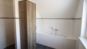 Bathtub, towels - Modern Chalet Near Ski Area in Bad Kleinkirchheim (Bad Kleinkirchheim)