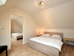 House | 7 bedrooms, individually furnished, bed sheets - Holiday Home in Hastiere With Valley Views (Hastiere)
